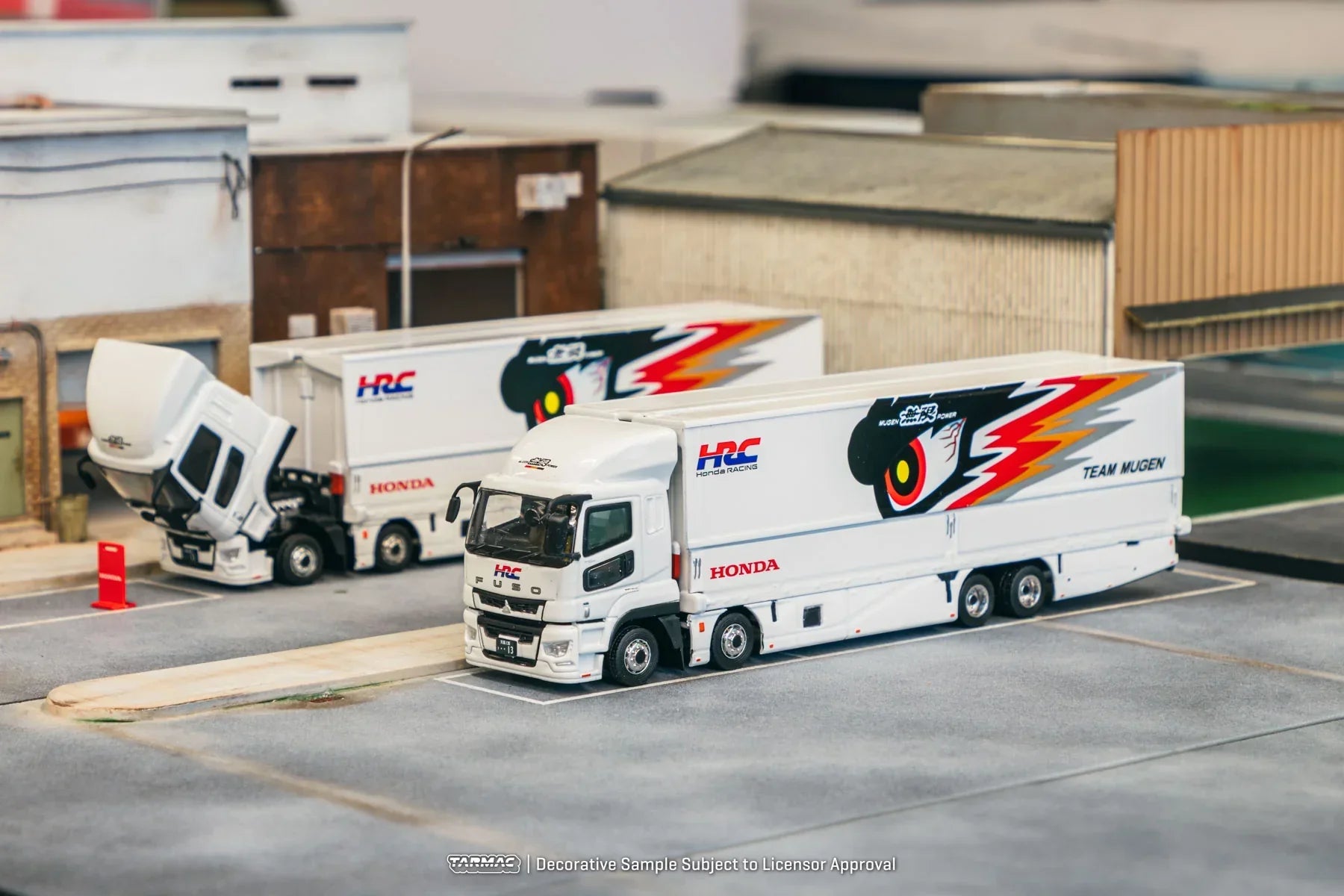 Tarmac Works 1:64 Mitsubishi Fuso Super Great Honda Racing Team Mugen